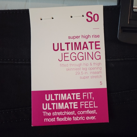 SO Juniors Ripped Jeans - Picture 3 of 4